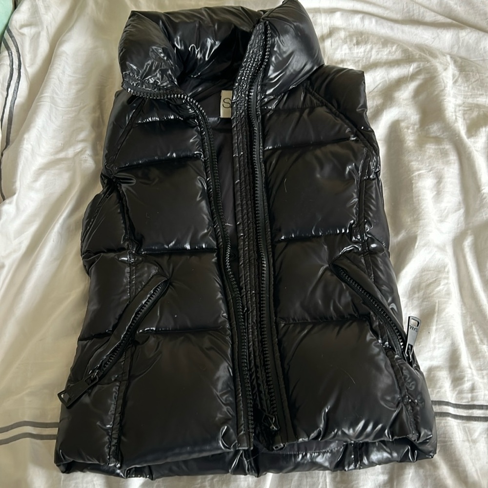 Sam black puffer vest size 10.